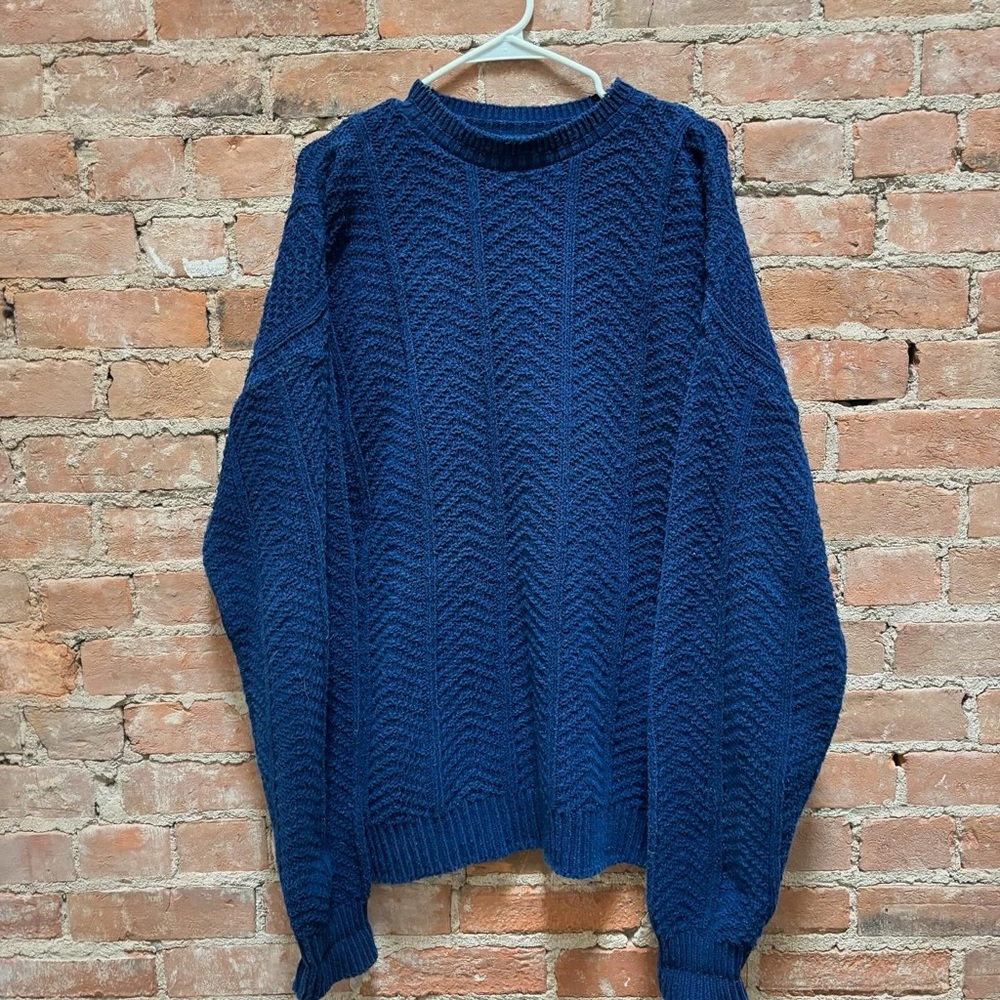 $75 vintage 90s American Eagle Navy blue chunky knit sweater